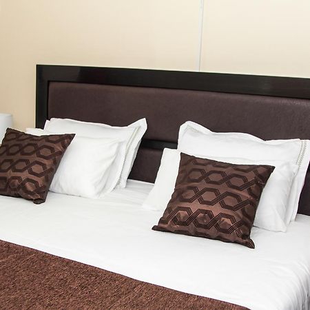 Streets Of Gold Guest House Габороне Екстериор снимка