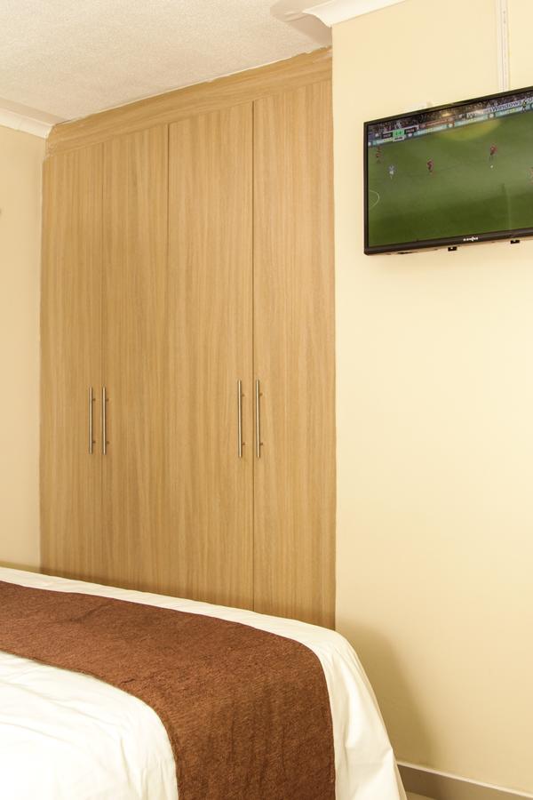 Streets Of Gold Guest House Габороне Екстериор снимка